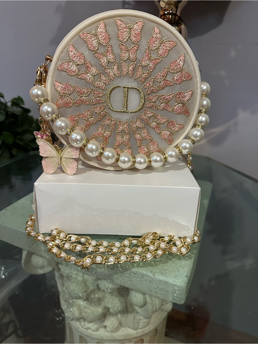 Dior 2026 Spring Limited Edition Butterfly Embroidery Cosmetic
Round Pouch-NIB - Picture 9 of 17